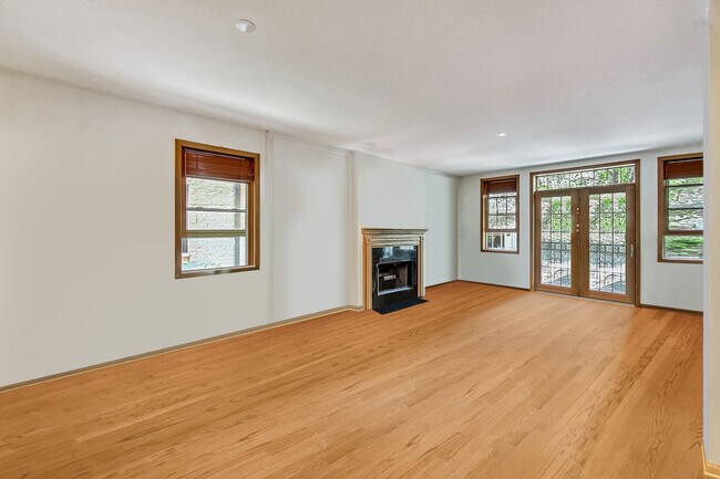 Photo - 917 W Lakeside Pl Unit 1W