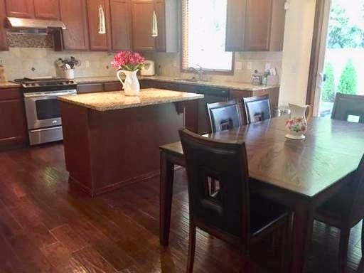 Photo - Modern Comfort and Space in a Peaceful Bot...