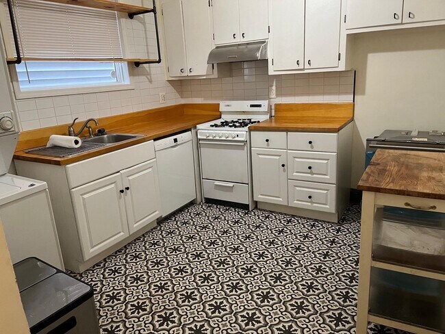 Photo - 3461 John F. Kennedy Blvd