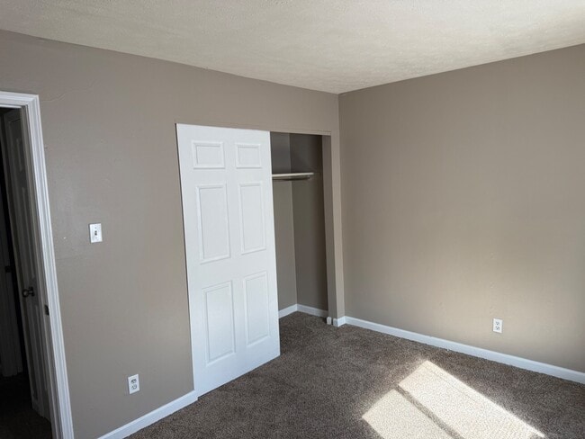 Photo - 11 W Perry St