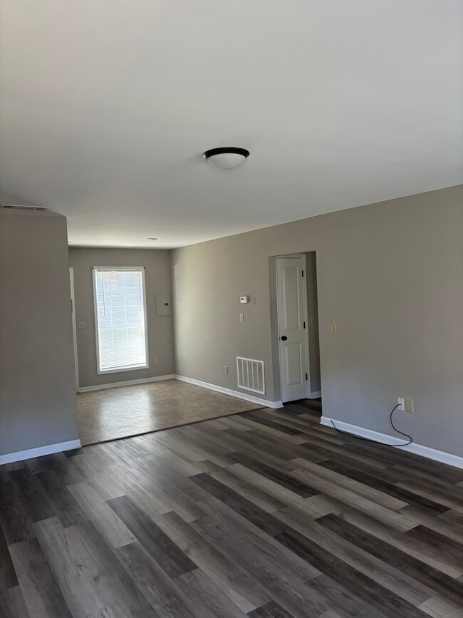 Photo - 1611 Briarwood Dr