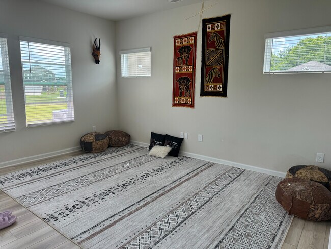 Room in Duplex on Stratified Ct