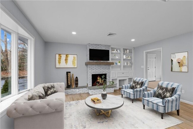 Photo - 141 Congdon Dr