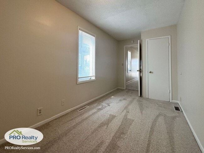 Photo - 423 NE Taylor St