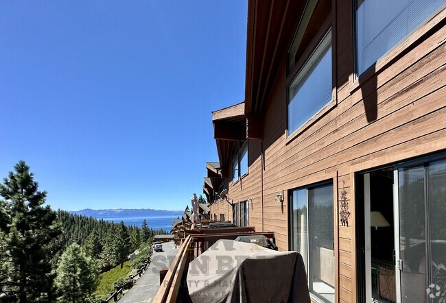 Building Photo - Cozy 2 Bedroom with side lake and Diamond ... Unit 119 Rental