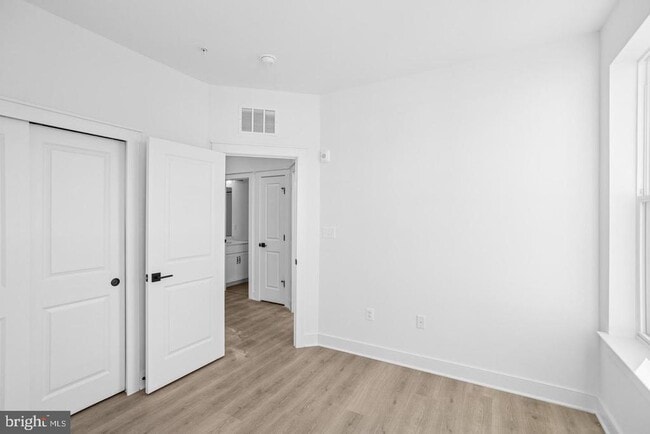 Photo - 118 Locke St