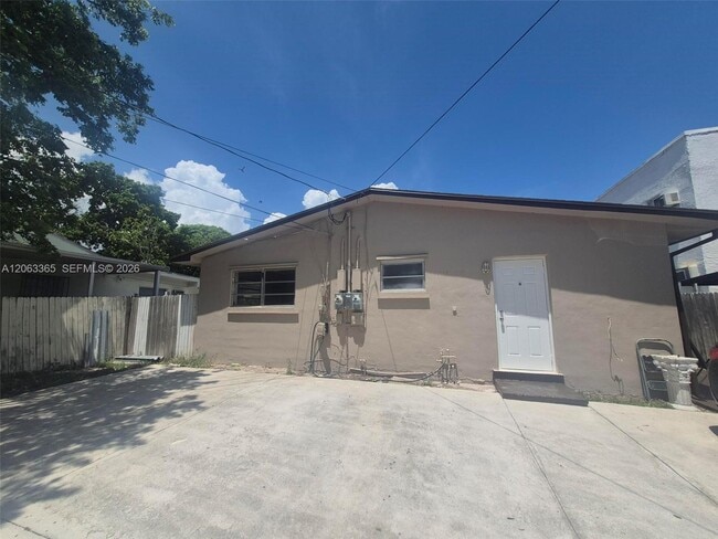 Photo - 1715 SW 4th St Unit 1717