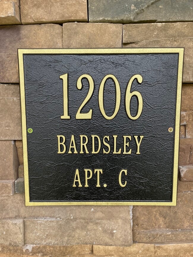 Photo - 1206 Bardsley Rd