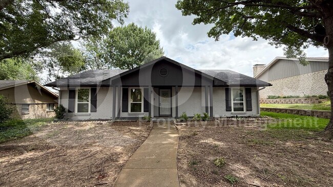 Photo - 306 Wildbriar Dr