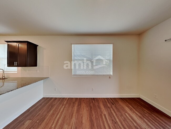 Photo - 647 W Hackamore Ave