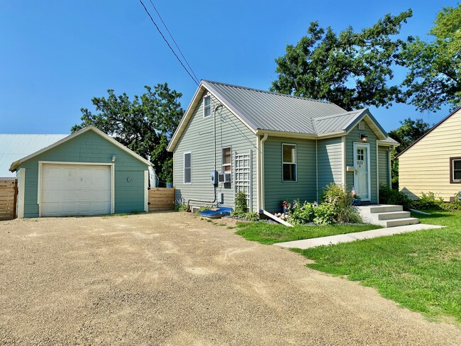 Photo - 1523 W Clark St