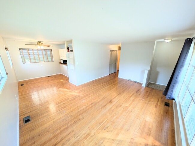 Photo - 2734 Hampshire Rd