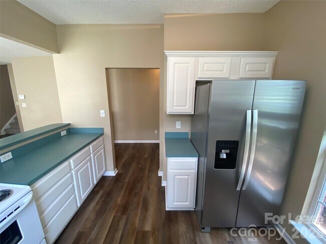 5422 Waverly Lynn Ln