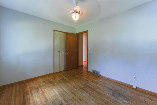 Building Photo - 1943-1945 Buchanan St NE Unit 1945 Buchanan