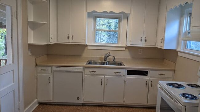 Photo - 2 Bed/1 Bath Home in Columbia w/Fence!