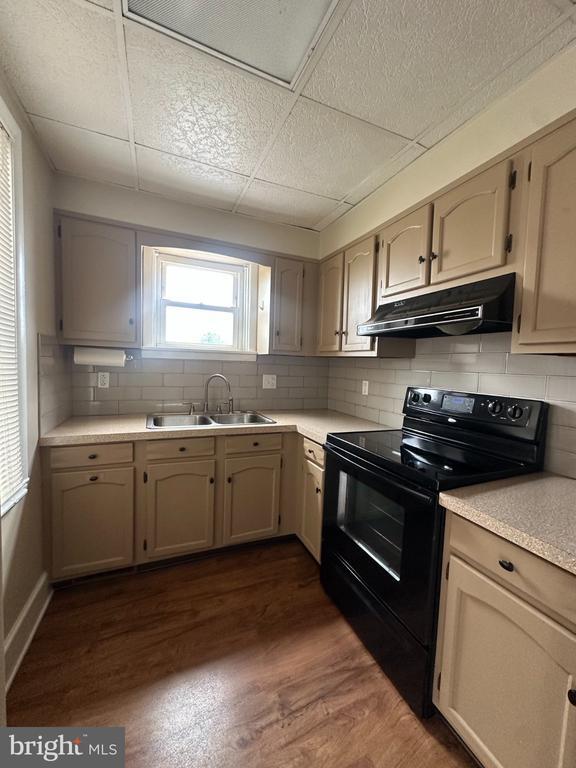 Photo - 41 N College St