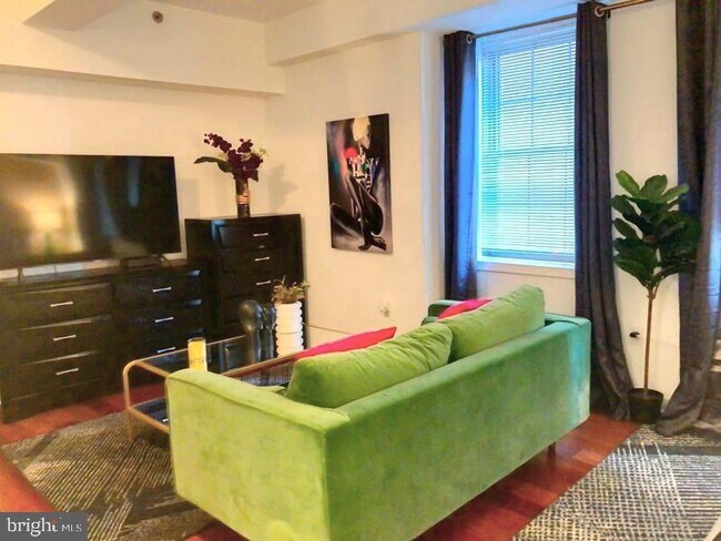 Photo - 219 S 18th St Unit 404