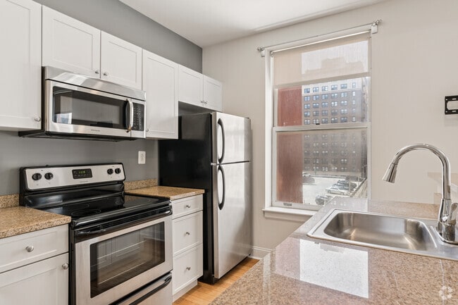 1BR, 1BA - 625SF - Kitchen