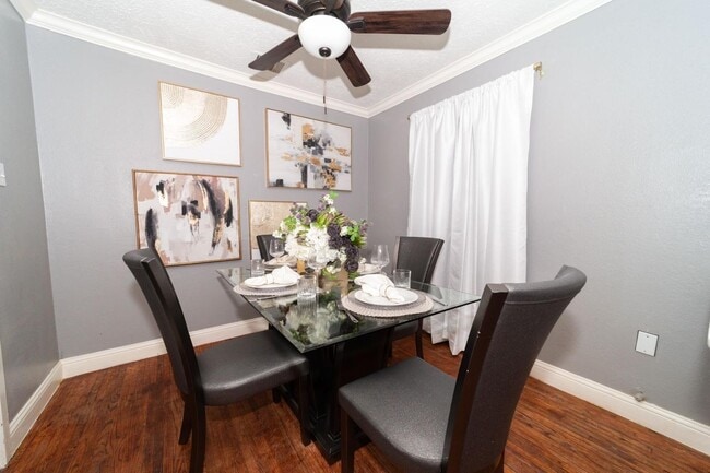 Building Photo - 1502 Acacia Dr