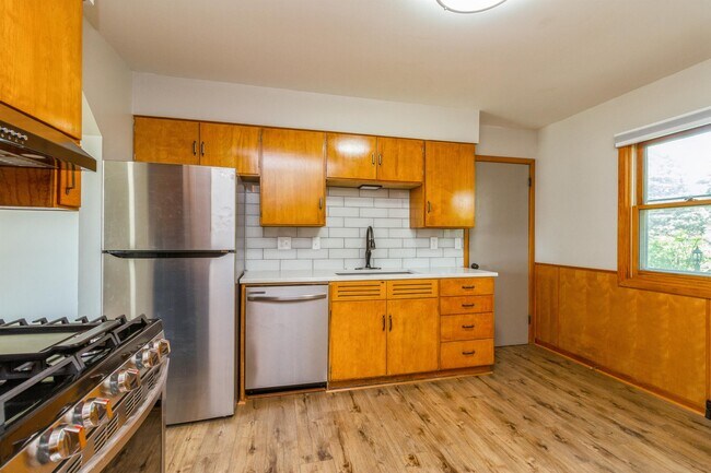 Photo - 705 2nd Ave SE