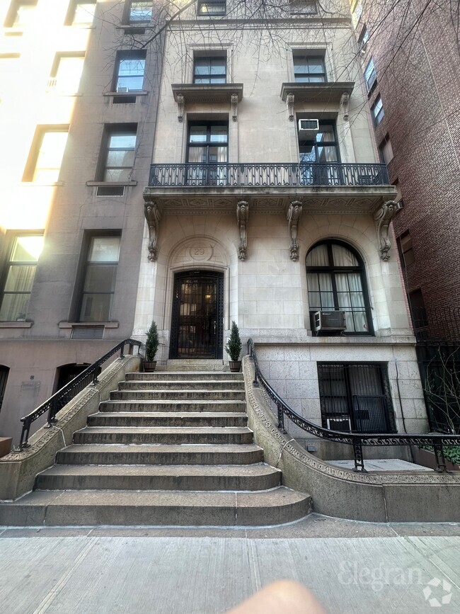 Building Photo - 29 E 37th St Unit APT 1A