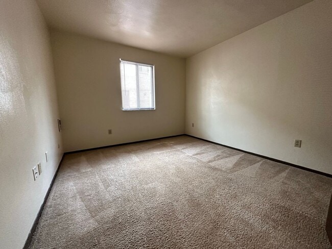 Photo - Cozy One Bedroom in Plum! Exposed Brick, On-Site Laundry & More! Call Today! Unit 607