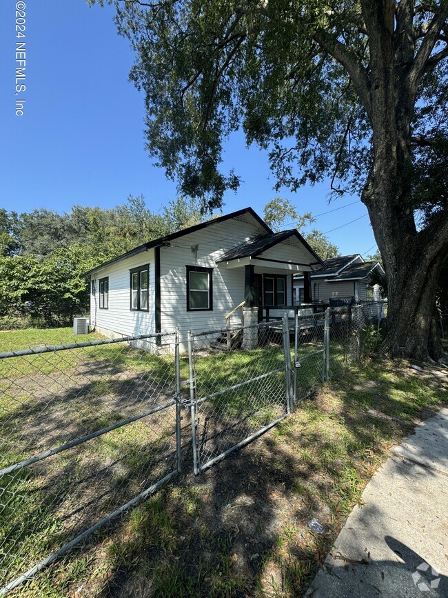 Building Photo - 2965 Thomas St Rental