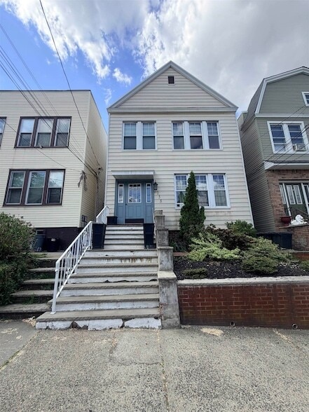 Building Photo - 138 W 30th St Unit 2