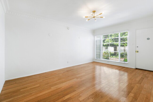 Photo - 154 N Sycamore Ave Unit 1