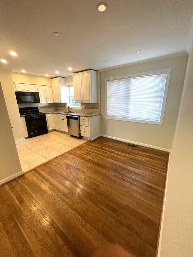 Photo - The Jennifer at Adelphi