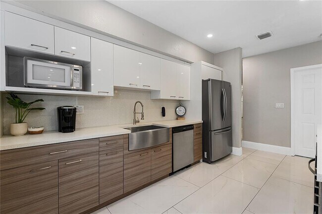 Photo - 2227 Cody St