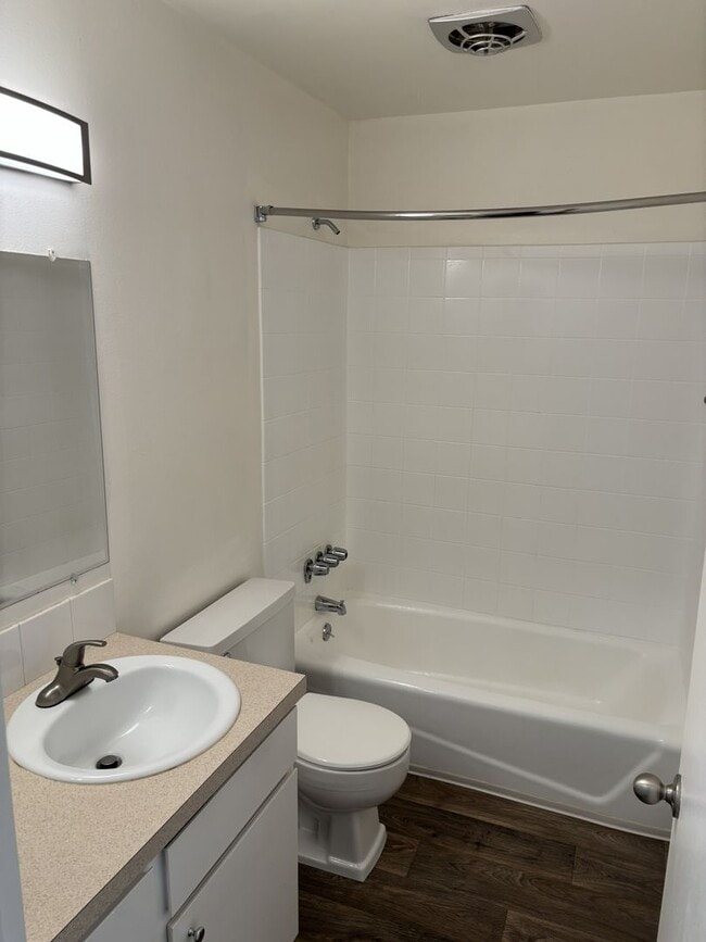 Photo - Hilltop House Apartments