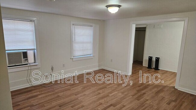 Photo - 230 N Alexander St Unidad A