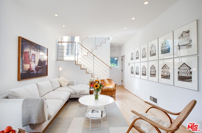 Photo - 757 1/2-757 1/2 Milwood Ave