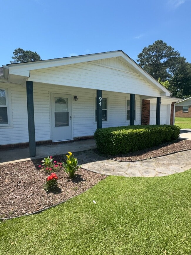 Photo - 94 Vandergrift Dr