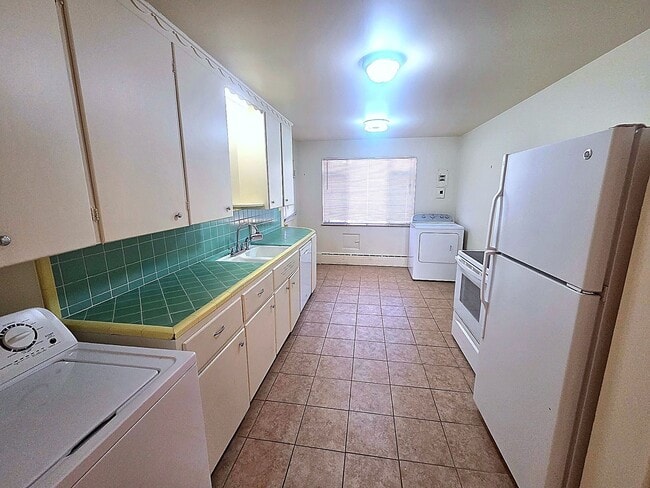 Photo - Spacious 2 Bedroom with Large Living Room and Separate Dining Area – Over 1,100 Sq Ft