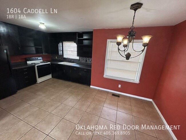 Photo - 1604 Caddell Ln