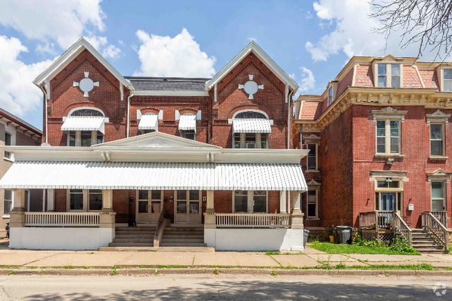 Building Photo - 1658 Iowa St Rental