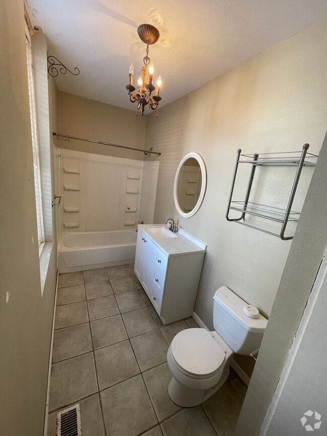 Building Photo - Henry St Unit A Rental