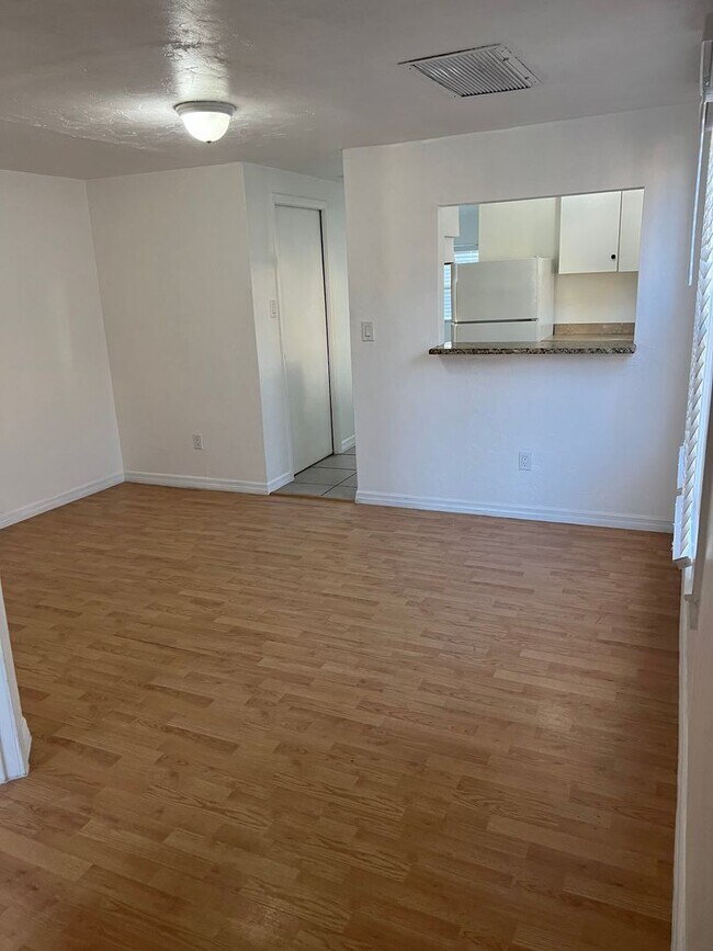 Photo - Ora St Unidad 611 Ora Street