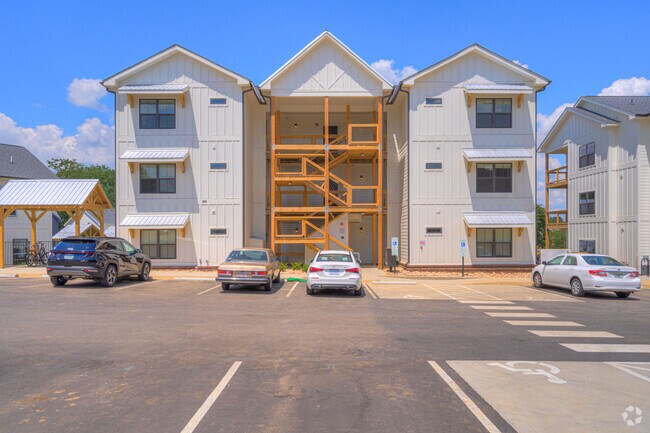 Apartments Exterior - The Farm Rental