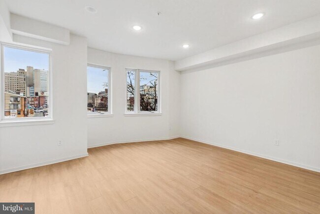 Photo - 245 N 12th St