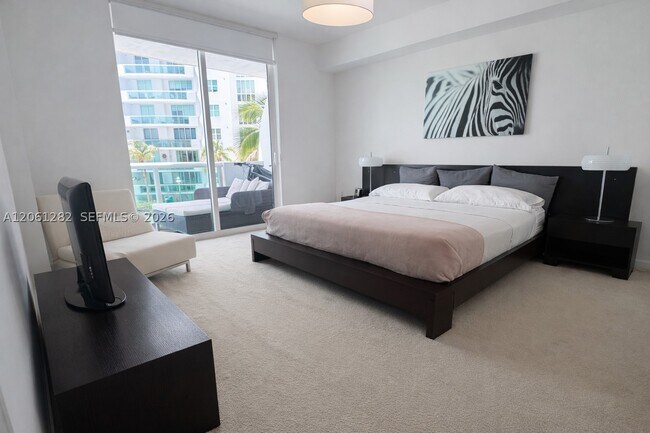 Building Photo - 7900 Harbor Island Dr Unit 706