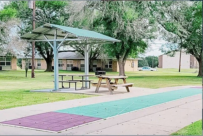 Photo - 308 N East St