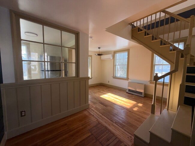 Building Photo - Alesia, LLC Unit 32 South Maple Street