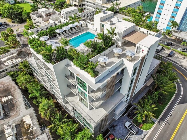 Building Photo - 10281 W Bay Harbor Dr Unit 402