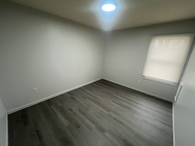 Photo - 323 W King St