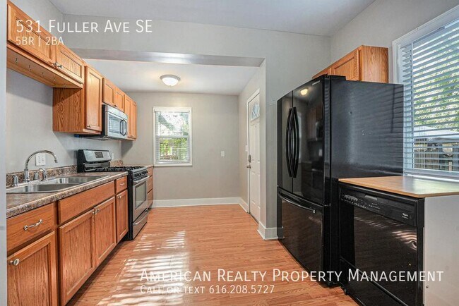 Photo - 531 Fuller Ave SE