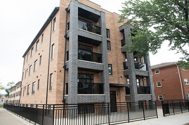 3557 N Neenah Ave Unit 302