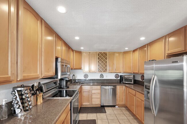 Photo - Stunning 3-Bedroom Condo with Golf Course ...